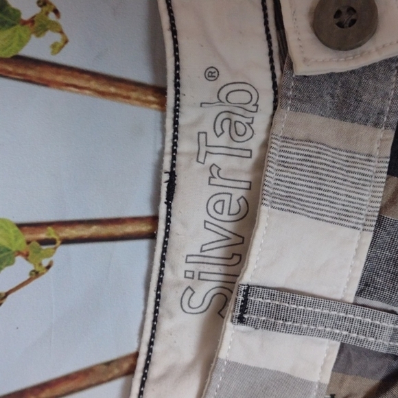 Silvertab Levi's plaid cargo shorts size 33 - Picture 3 of 5